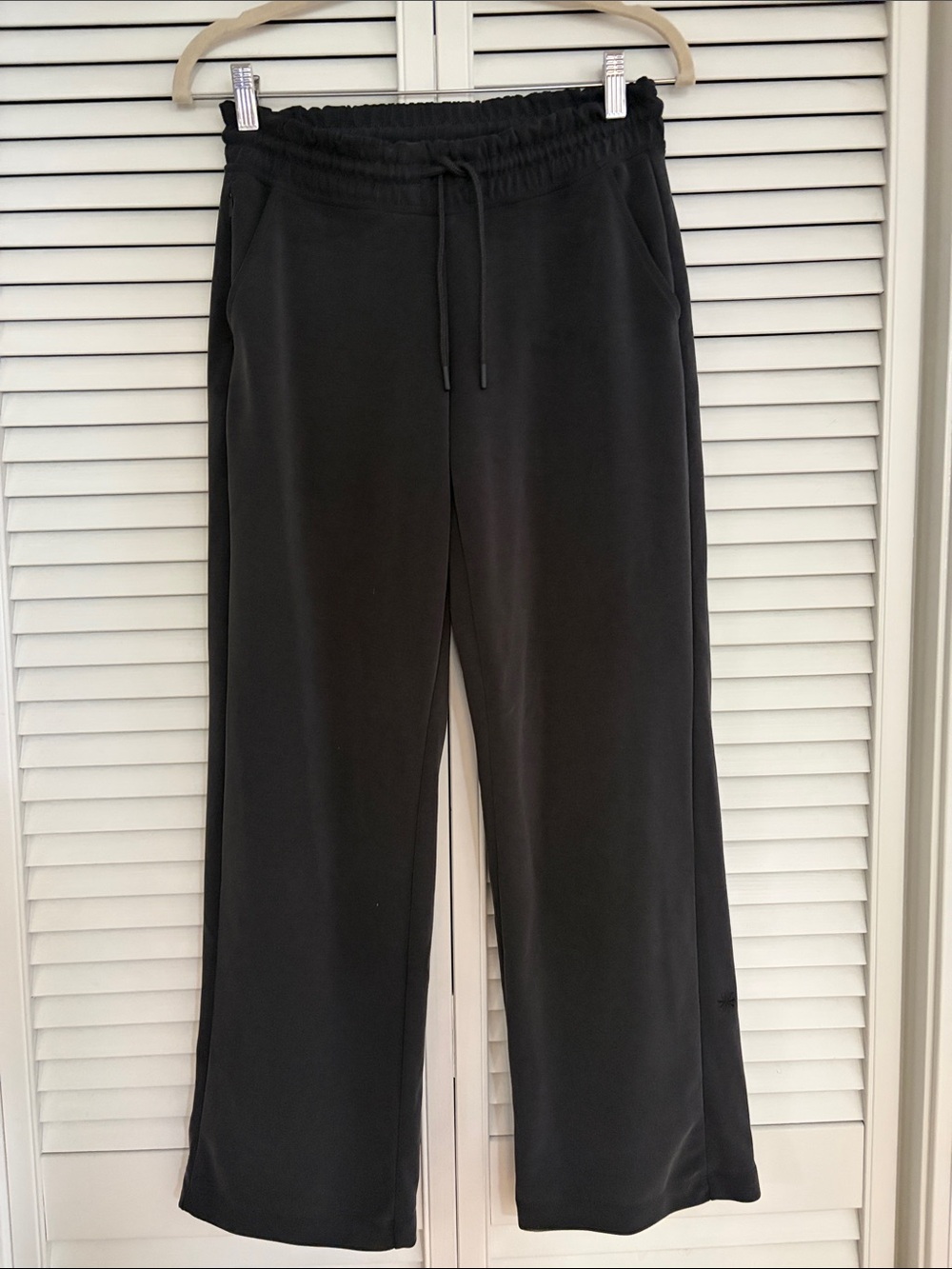 Athleta Seasoft Mid Rise Straight Pants in Black XS/P